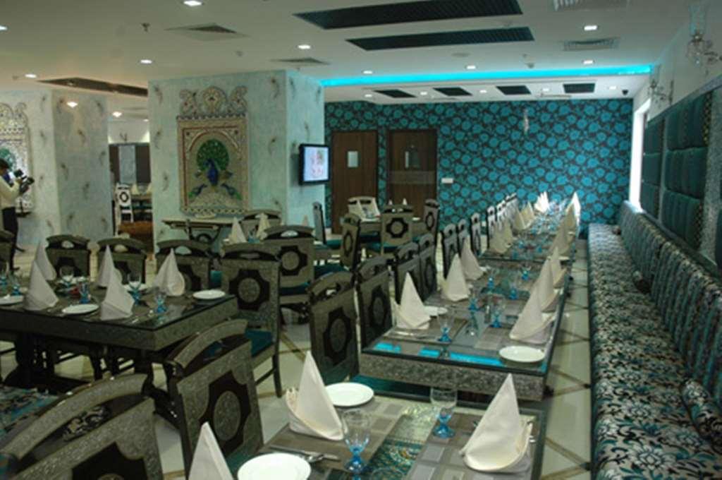 Отель The Ashok, Нью-Дели Ресторан фото